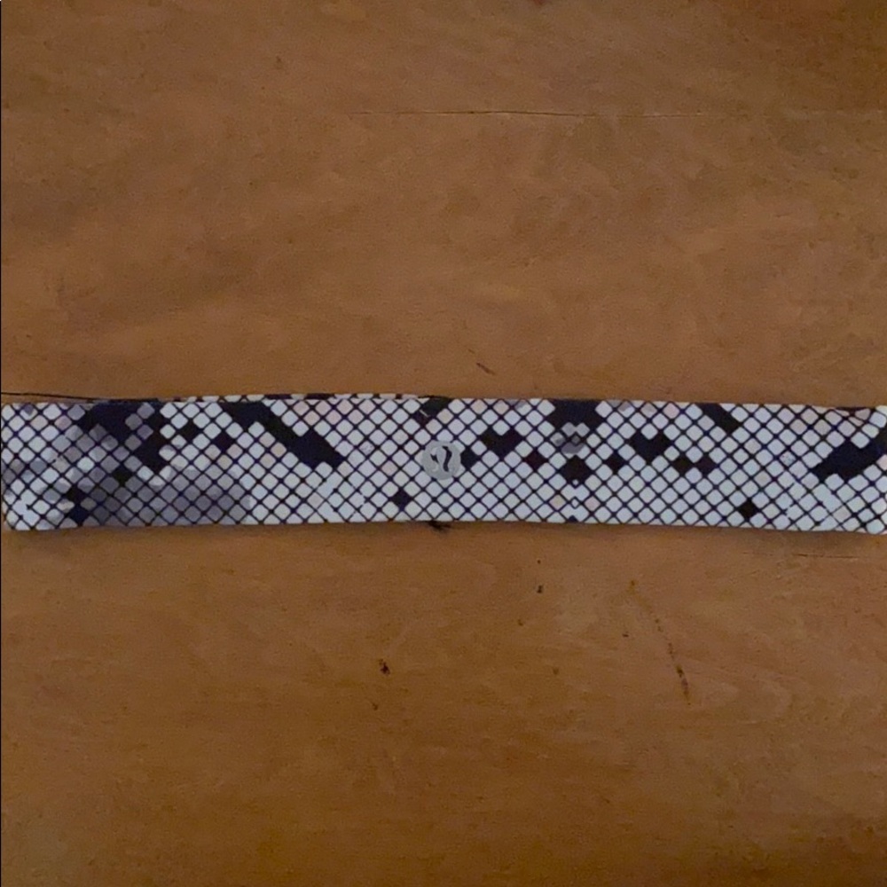 Lululemon patterned headband